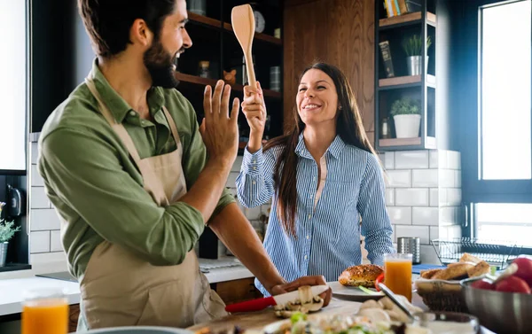 Pareja Cocina Comida Amor Felicidad Hobby Liefstyle Concepto — Foto de Stock