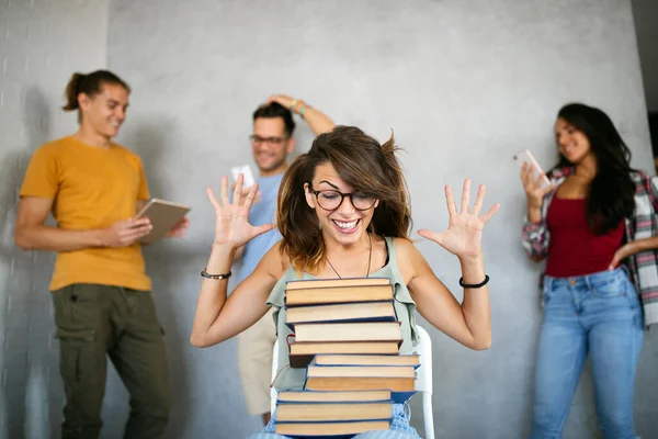 Amante Livro Pronto Para Estudar Muito Mulher Nerd Feliz Lendo — Fotografia de Stock