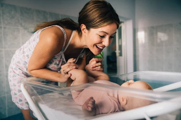 Güzel Anne Bebeğinin Portresi Sağlık Hizmetleri Sağlık Insanları Konsepti — Stok fotoğraf