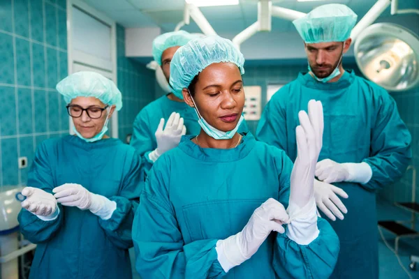 Trabajadores Sanitarios Cirujanos Pandemia Del Coronavirus Covid19 —  Fotos de Stock