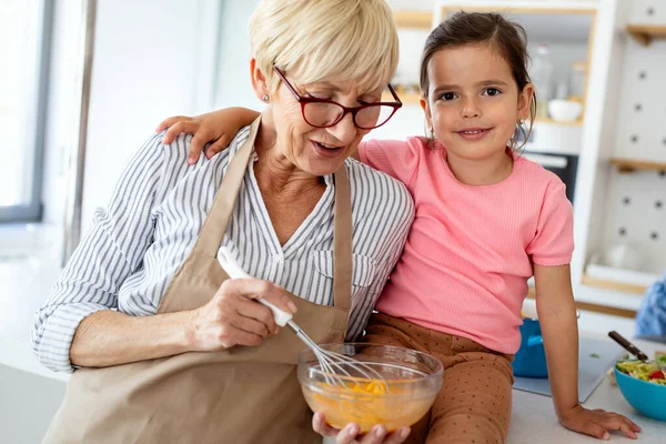 Familie Spaß Liebe Generation Konzept Großmutter Und Enkelin Kochen Küche — Stockfoto