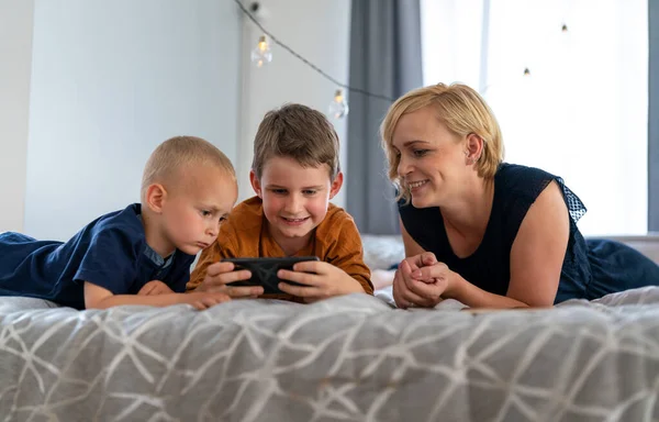Пристрастившиеся Технологиям Родители Дети Используют Цифровые Устройства Чрезмерное Использование Социальных — стоковое фото