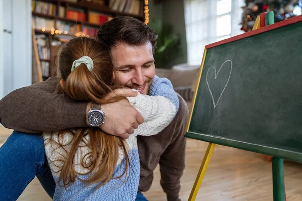 Feliz Día Familia Del Padre Padre Hija Abrazándose Divirtiéndose Juntos — Foto de Stock