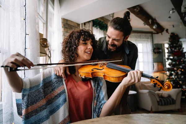 Professor Privado Música Dando Aulas Violino Para Uma Mulher Casa — Fotografia de Stock
