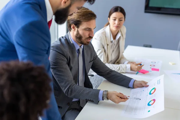 Grupo Empresarios Que Trabajan Equipo Oficina — Foto de Stock