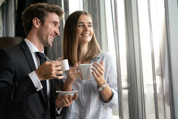 Portret Van Een Mooie Zakenvrouw Die Koffie Drinkt Praat Met — Stockfoto