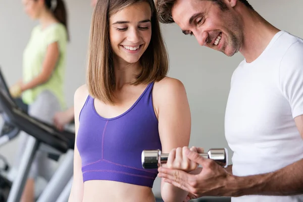 Happy Fit Fitnessmeisje Indoor Trainen Fitnessruimte — Stockfoto