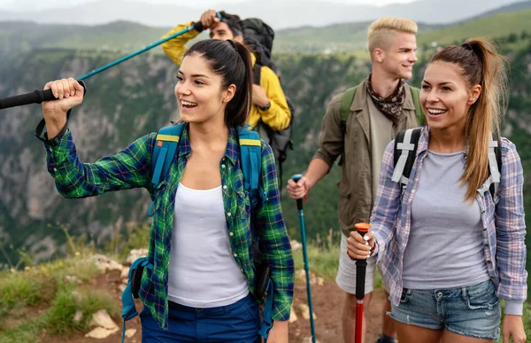 Hiking Friends Travel Outdoor Sport Lifestyle Concept — Stock Photo, Image