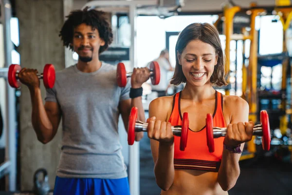 Glad Passform Poeple Träna Gym Tillsammans — Stockfoto