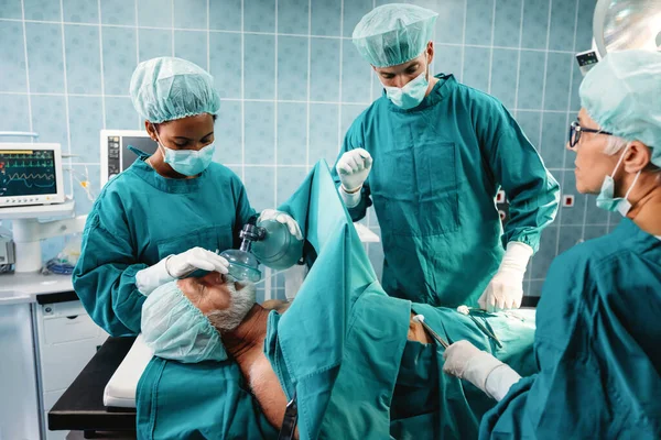 Équipe Chirurgicale Opérant Dans Une Salle Opération Soins Santé Hôpital — Photo