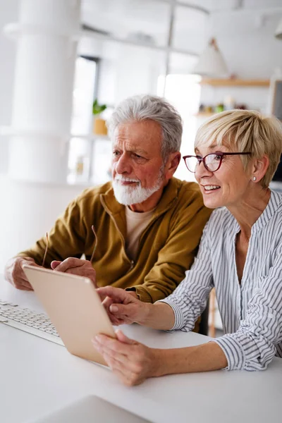 Senior Retired Couple Learn Computer Online Support Technology People Concept — Stock Photo, Image