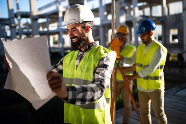 Equipo Ingenieros Construcción Trabajando Juntos Obra — Foto de Stock