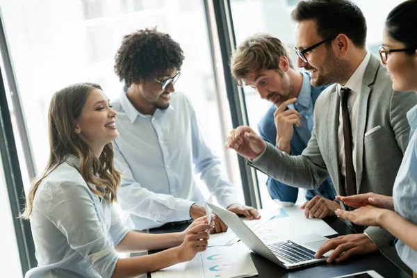 Gelukkige Multi Thiethnic Zakelijke Collega Werken Modern Kantoor — Stockfoto