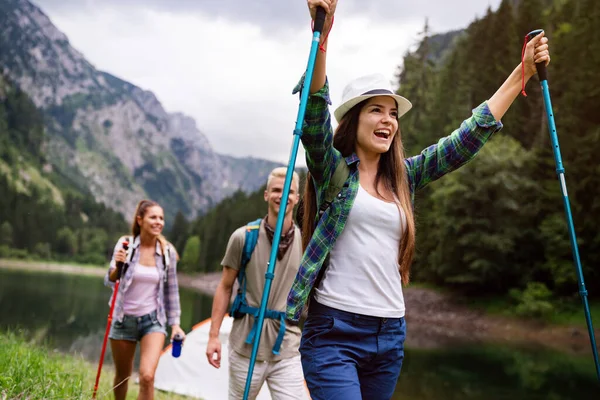 Hiking Friends Travel Outdoor Sport Lifestyle Concept — Stock Photo, Image