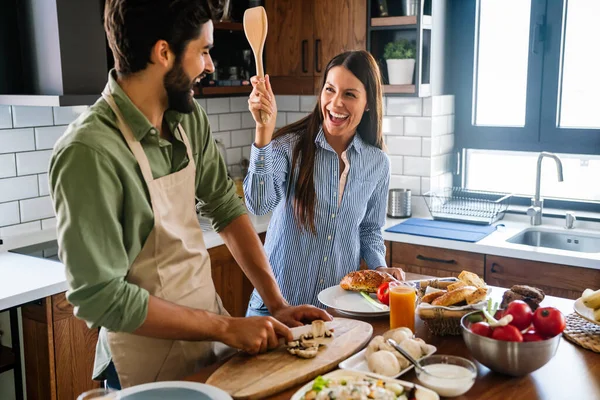 Casal Cozinhar Comida Amor Felicidade Hobby Estilo Vida Conceito — Fotografia de Stock