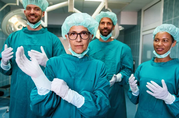 Porträt Eines Erfolgreichen Chirurgenteams Operationssaal Bereit Für Die Arbeit Krankenhaus — Stockfoto