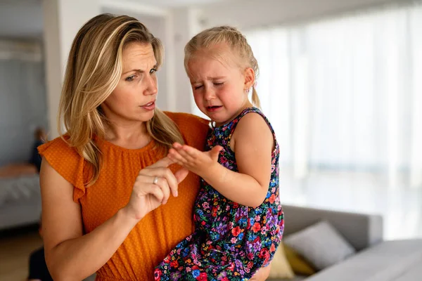 Beautiful Mother Comforting Her Crying Little Girl Parenthood Family Support — Stock Photo, Image