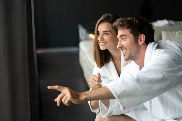 Schöner Mann Und Schöne Frau Entspannen Sich Spa Hotel — Stockfoto