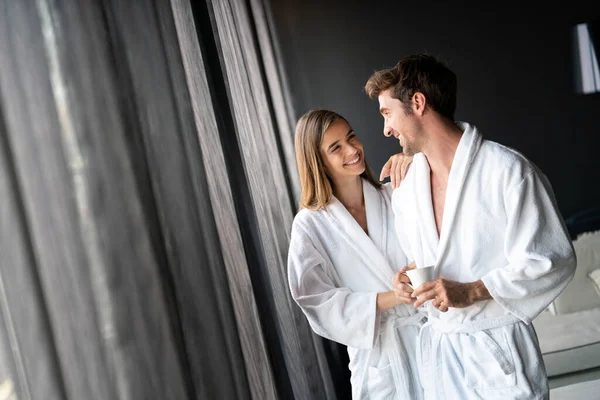 Homem Bonito Mulher Bonita Relaxando Spa Hotel — Fotografia de Stock