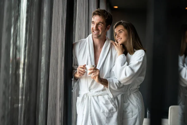 Schöner Mann Und Schöne Frau Entspannen Sich Spa Hotel — Stockfoto