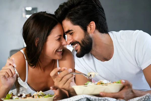 Sentimentale Felice Coppia Amore Legame Abbracci Casa — Foto Stock