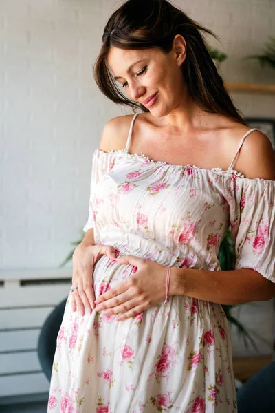 Porträtt Ung Vacker Gravid Kvinna — Stockfoto