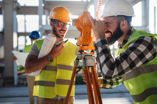 Equipo Ingenieros Construcción Trabajando Juntos Obra — Foto de Stock