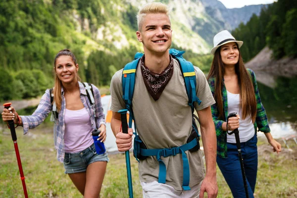 Hiking Friends Travel Outdoor Sport Lifestyle Concept — Stock Photo, Image