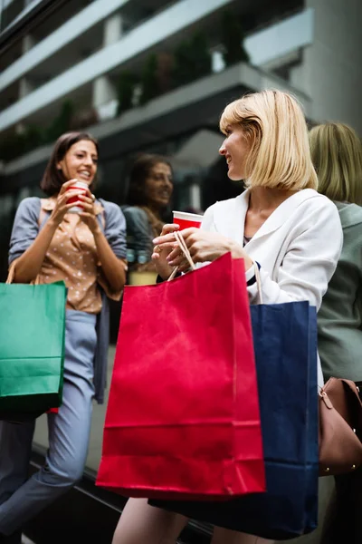 Shopping Tourism Concept Beautiful Girls Friends Shopping Bags Ctiy — Stock Photo, Image