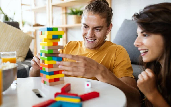 Couple Amour Jouer Jeu Société Avoir Plaisir Maison — Photo