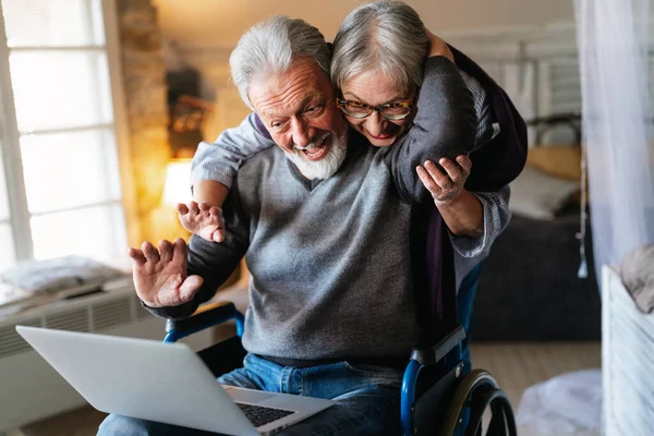 Happy Senior Couple Using Laptop Home Having Fun Together Technology — Stock Photo, Image