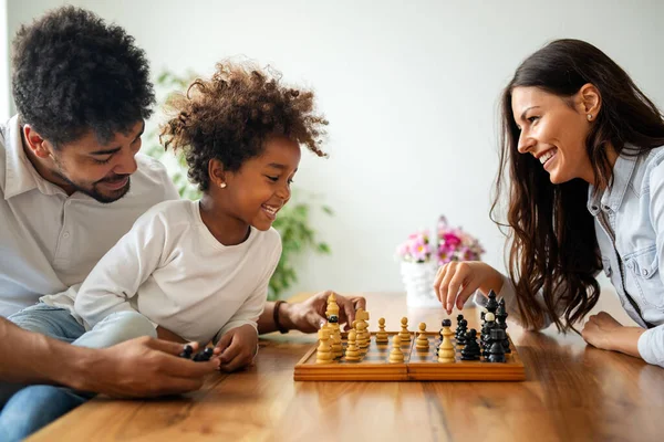 Parents Child Playing Chess While Spending Time Together Home Family — Stock Photo, Image