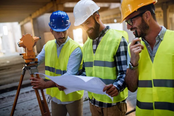 Engenheiro Equipe Arquitetos Estão Reunindo Para Planejar Novo Projeto Construção — Fotografia de Stock