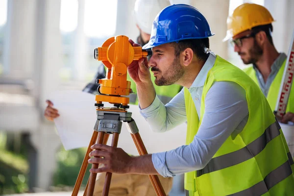 Ingénieur Géomètre Travaillant Avec Théodolite Sur Chantier Personnes Architecte Concept — Photo