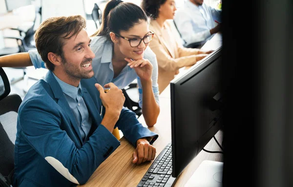 Ingenieros Software Personas Que Trabajan Proyectos Programación Empresa —  Fotos de Stock