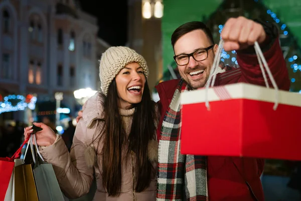Casal Feliz Divertindo Juntos Natal Compras Livre Feriado Presente Pessoas — Fotografia de Stock