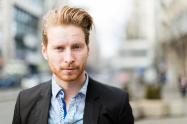 Sarışın genç işadamı