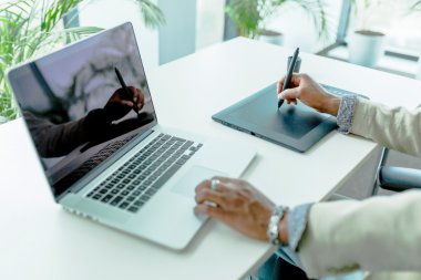 Graphics designer using digitizer