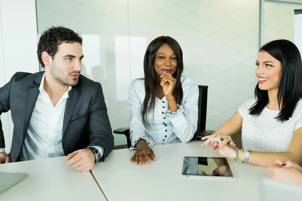 Charla de negocios y análisis de resultados — Foto de Stock