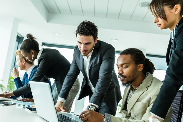 Colleagues brainstorming at a desk in on office — Stock Photo, Image