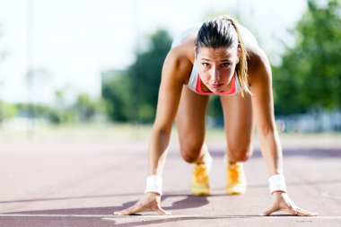 Kadın sprinter sistemi çalıştırmak için hazırlanıyor