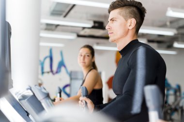 Eliptik bir eğitmen emekçilerin