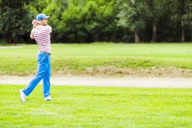 Pratik ve önce ve atış sonrası zenginleştirme golfçü