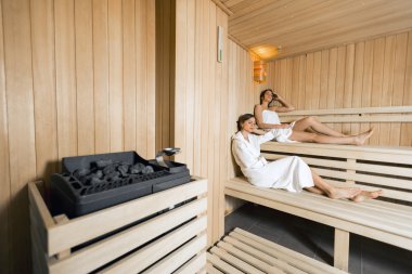 Sauna ısıtıcı ve kızlar rahatlatıcı