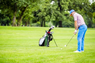 Pratik ve önce ve atış sonrası zenginleştirme golfçü