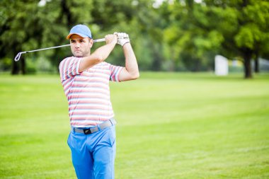 Önce ve sonra atış pratik golfçü