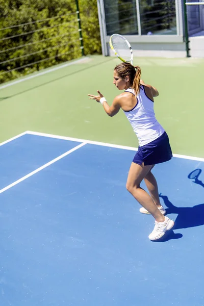 Female tennis player in action — Stock Photo, Image