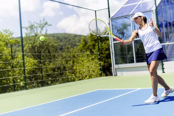 Tennisspelare i aktion — Stockfoto