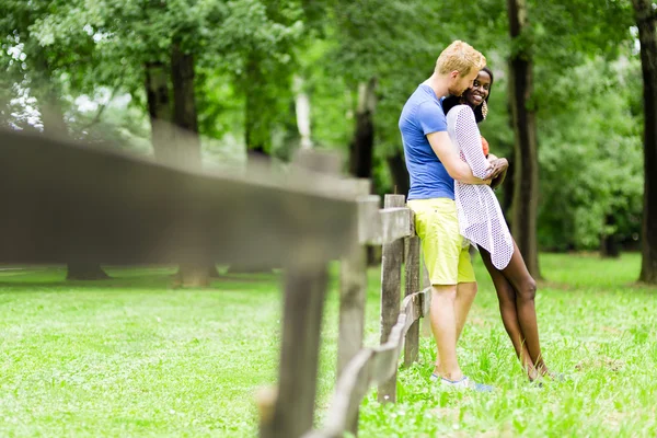 Casal apaixonado passar tempo juntos — Fotografia de Stock