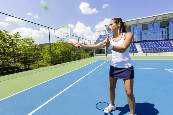 Female tennis player in action — Stock Photo, Image